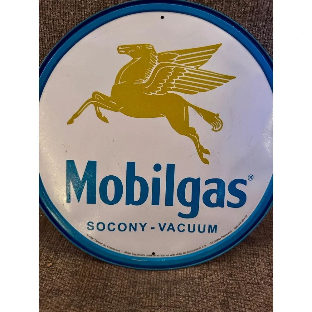 Vintage‎ Mobilgas Pegasus Oil Gas Garage Mechanic Retro Round Tin Metal Sign